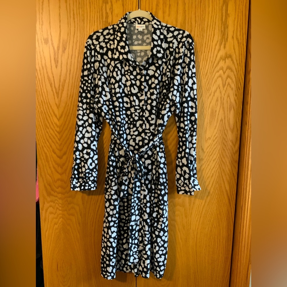 LuLaRoe Black and White Cheetah Long Sleeve Dress
